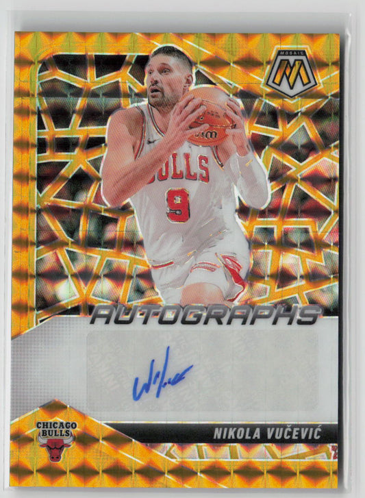 2024-25 Panini Mosaic Prizm Nikola Vučević Autograph 05/10 Gold #AM-VUC